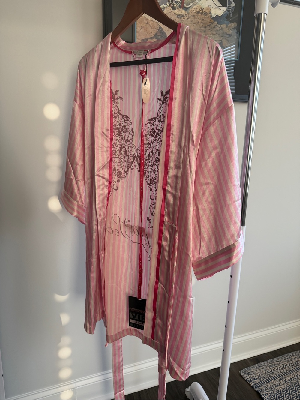 Victorias Secret 2009 Fashion Show Rare Angel Wings Pink Glitter Satin Robe